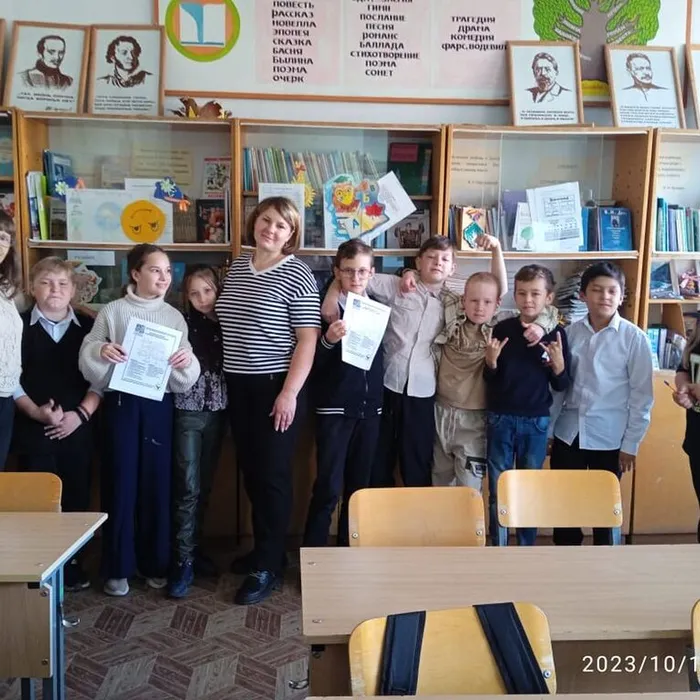 Всероссийскому Дню чтения были посвящены сегодня библиотечные уроки  в Мезенской сельской СОШ №6.