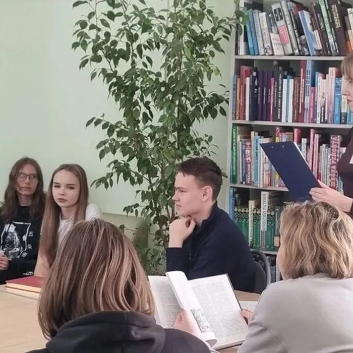Книжная выставка «Творцы научного прорыва»: вдохновляем молодежь знаниями!