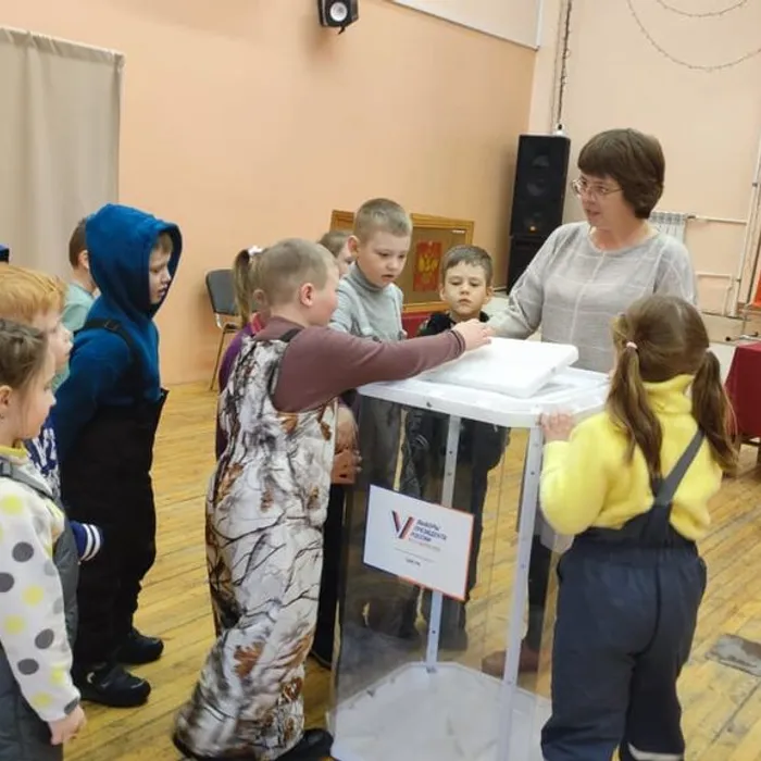 13 марта дошколята побывали на познавательной экскурсии в ДК "Романтик" и посетили Курманскую библиотеку